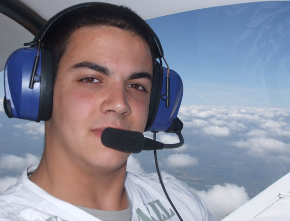 Clément obtient son PPL à 17 ans Clément obtient son PPL à 17 ans